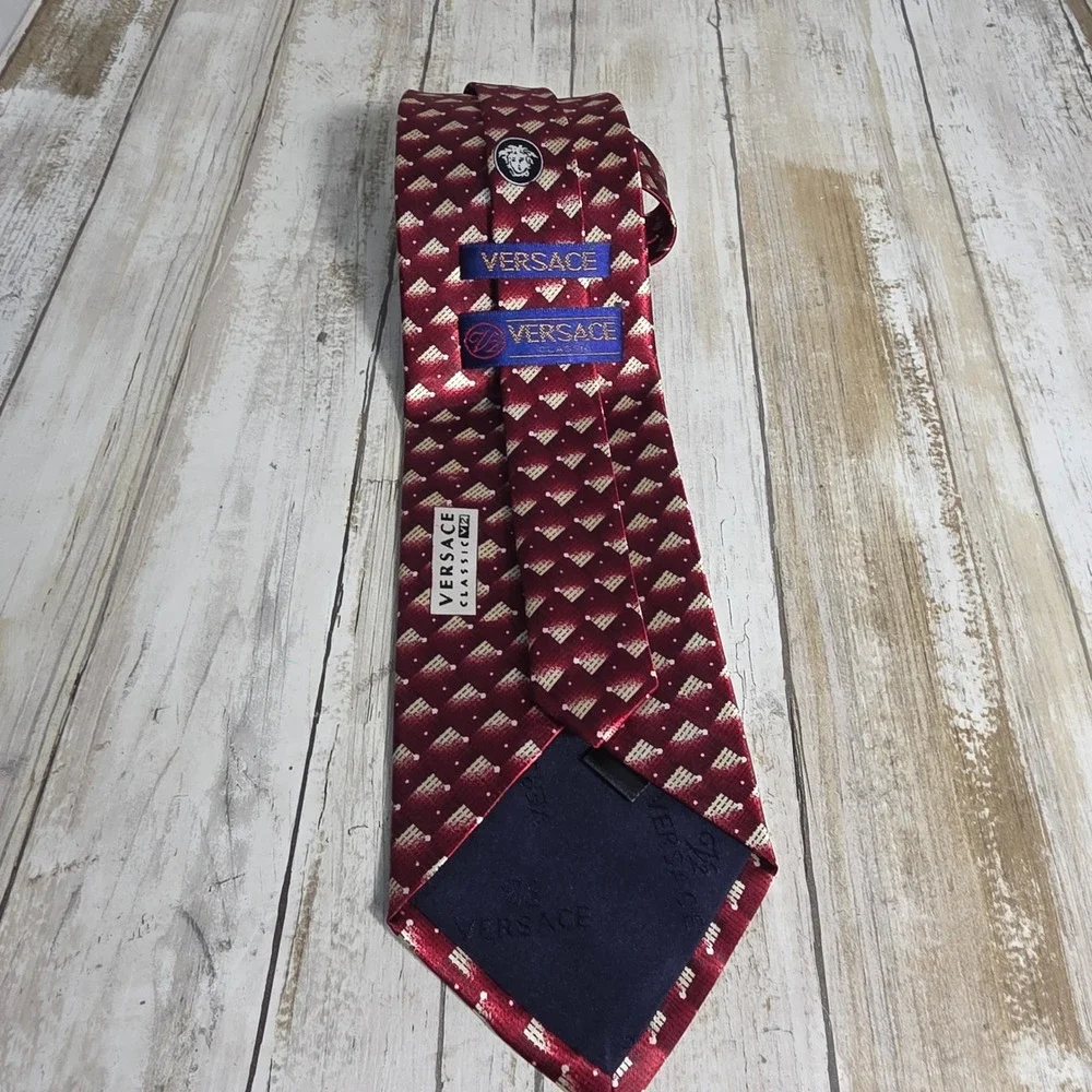 Versace Classic V2 Mens Silk Tie Burgundy Cream Geometric Medusa Logo Italy